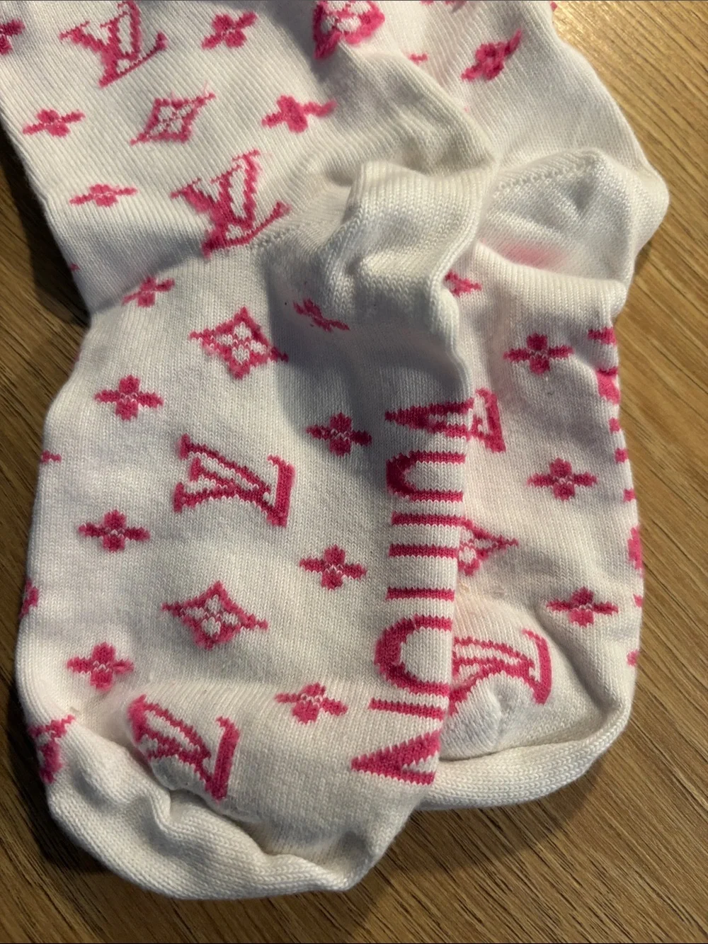 💯 authentic. Came with the LV sneakers. White and Pink Monogram